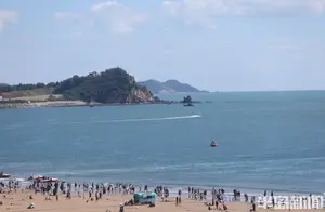 碧海蓝天下的海边畅游指南