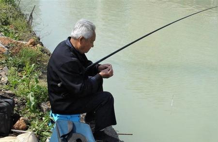 掌握钓鱼调漂技巧，轻松应对各种鱼情